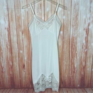 Youth Form Vintage White Slip Nightgown (M)